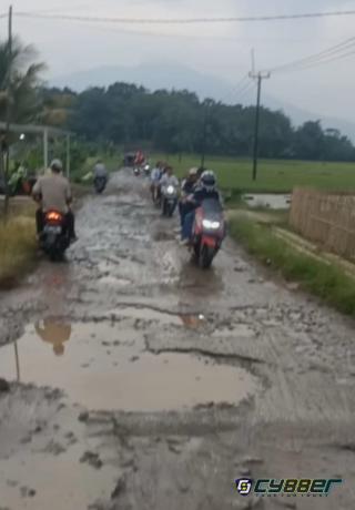 Hampir 20 Tahun Jalan Rusak, Warga Desa Sekong Pandeglang Merasa Dianaktirikan