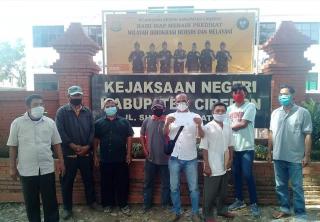 Dugaan Penyelewengan BLT Kepala Desa Jagapura Kulon Di laporkan Warganya Ke Kejaksaan Negri Sumber