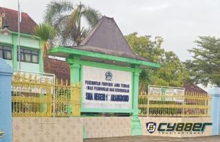 Selebaran Toko Seragam Beredar di SMAN 1 Karangdowo, Dugaan Pengarahan Pembelian Seragam Tuai Sorotan