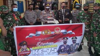 HUT Bhayangkara ke 75, Polsek Kualuh Hulu Dapat Kejutan dari Danramil 01/AK