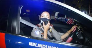Patroli Keliling Srikandi Beserta Jajaran Polres Situbondo bersama TNI dan Satpol PP Ingatkan Warga Pakai Masker