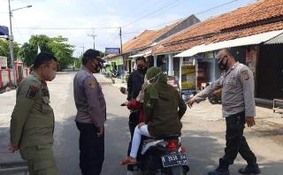 Polsek Kasokandel lakukan Ops Yustisi Tingkatkan Kesadaran Masyarakat Agar Pakai Masker Dan Cegah Penyebaran Covid 19