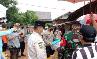 TNI-Polri Bersinergi Tinjau Lokasi Bencana Angin Puting Beliung di Wilkum Polres Karawang Polda Jabar