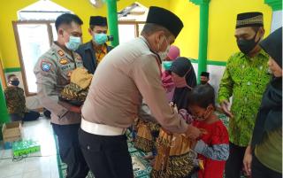 Peduli Kegiatan Keagamaan, Kapolres Cirebon Kota Polda Jabar Berikan Bantuan Al- Qur,an dan Buku Agama
