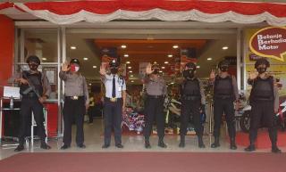 Pantau Pelaksanaan AKB, Waka Polsek Majalengka Kota Pimpin Patroli Gabungan Ke Toserba Yogya Grand Majalengka