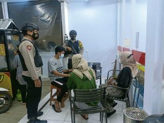 Anggota Patroli Polsek Argapura Bubarkan Kerumunan