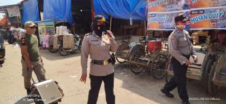 Peduli Warga, Polres Majalengka Bagikan Masker dan Sosialisasi 3M
