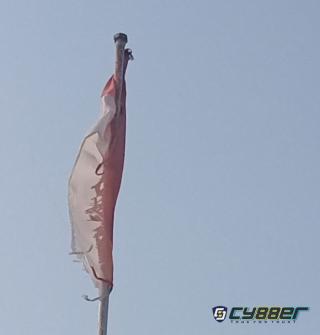 Bendera Merah Putih Sobek dan Kusam Masih Berkibar di Purwakarta, Jadi Pengingat Pentingnya Menjaga Kehormatan Simbol Negara