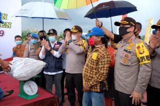 Meriahkan Panen Raya Program Jaga Kampung, Polda Riau Gandeng Persatuan Pedagang Jagung Bakar Pekanbaru