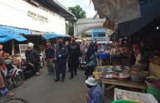 Wali Kota Cirebon Ingatkan Masyarakat Pake Masker Di Pasar Kanoman
