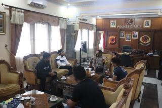 Kapolres Ciamis Melaksanakan Silaturahmi Bersama Kepengurusan BEM Institut Agama Islam Darussalam (BEM IAID) Ciamis