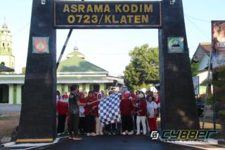 Semarak HUT Ke-81 RI, Dandim 0723/Klaten Jalan Sehat Bersama Warga Asrama