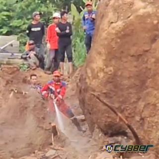Damkar Kabupaten Bandung Pantang Mundur, Harapan Terakhir di Tengah Longsor Wargaluyu