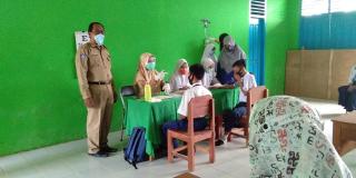 Tim Tenaga Kesehatan Puskes Lakukan Pembinaan di SMP 2 Tanjung Raya