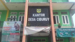 Kades Ciburuy Mempercepat Menyelesaian Rehab Kantor Desa