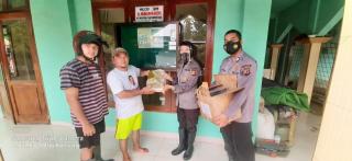 Sat Binmas Polres Karawang Polda Jabar Baksos Pada Warga Terdampak Banjir