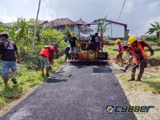 Respons Keluhan Warga, Bupati Majalengka Pastikan Perbaikan Jalan Rusak Dilakukan Bertahap