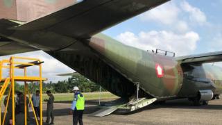 TNI AU Kirim Bantuan Logistik Banjir di Kalsel 