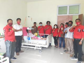 DPC Pemuda Batak Bersatu Kab. Inhu Sambangi Warga Kurang Mampu Yang Terbaring Sakit
