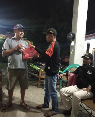 WN 88, Karang Taruna, BPPKB dan FBR Berikan Bantuan Sembako Kepada Masyarakat 