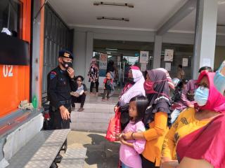 Sat Brimob Polda Jabar Himbau Para Ibu Rumah Tangga Terapkan Prokes