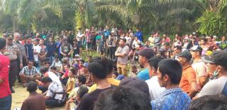 Dr. Sadino SH ; Jaksa Hentikan Eksekusi di Gondai Pelalawan