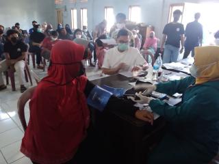 Warga Desa Cibunar Antusias Ikuti Vaksinasi Covid-19