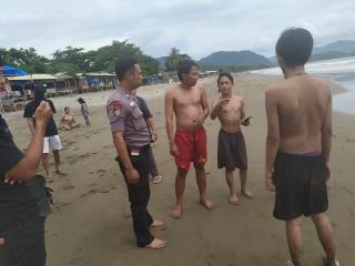 Empat Wisatawan Pantai Pelabuhanratu Terseret Gelombang Laut, Tiga Terselamatkan Satu Orang Belum Ditemukan