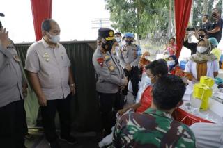 Wakil Bupati Asahan Dampingi Kapolda Sumut Tinjau Pelaksanaan Vaksinasi 