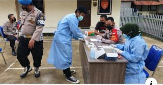 Kapolsek Gelumbang Lakukan Tes Urine Mendadak Terhadap Anggota Polsek Gelumbang