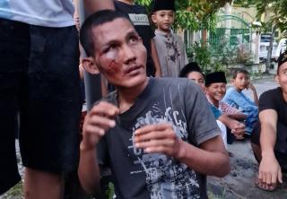 Saat Pimpin Shalat Berjamaah, Seorang Imam Masjid Dipukul Orang Tak Dikenal