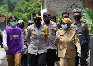 Kapolres Banjar Bersama Walikota Banjar Melaksanakan Peninjauan Lokasi RW Zona Merah Kecamatan Purwaharja Kota Banjar
