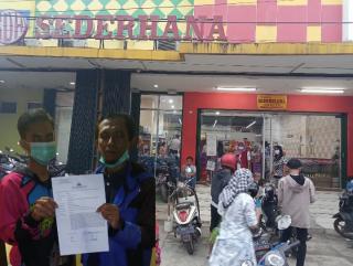Dugaan Penipuan dan Penggelapan, Toserba Sederhana Rengasdengklok Dilaporkan Konsumen ke Polsek