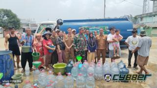 Bakti TNI AD, Kodim 0623/Cilegon Salurkan Air Bersih untuk Warga Mekarsari