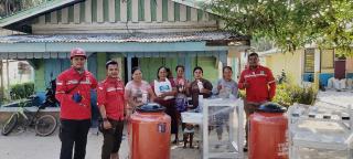Lawan Covid_19, PT HKI Serahkan Tangki Air untuk Cuci Tangan Kepada Warga Desa Pinggir Bengkalis