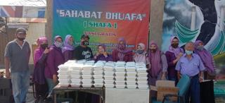 Berbagi Itu Indah, Komunitas Shafa membagikan Nasi box Kepada Dhuafa