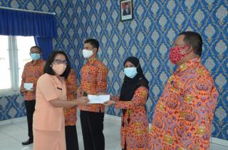 Para Guru dan Murid Sekolah Angkasa Lanud Sulaiman Terima Penghargaan