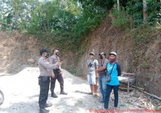 Sambangi Tempat Wisata, Bhabinkamtibmas Polsek Sindangwangi Serukan 3M Protokol Kesehatan