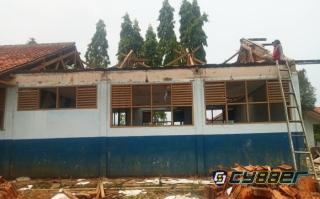 BONGKAR! Rehab 2 Ruang Kelas SMPN 2 Cipeundeuy KBB Rp265 Juta DAK APBD Diduga Pakai Besi Bekas Berkarat & Semen Murahan