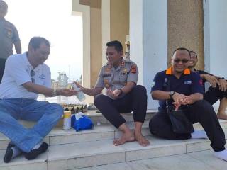 Cegah Penyebaran Covid 19, Forkopinda Bersama Masyarakat Bersihkan Area Publik Indramayu