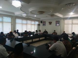 Berbalas Pantun dan Puisi, Ketua Komisi 2 DPRD Inhu dan Camat Peranap Berbuntut Panjang