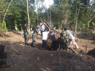 Anggota Koramil 1510 Cilimus Kuningan, Bantu Warga Kerja Bakti