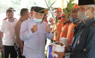 Bupati OKU Hadiri Acara Sosialisasi, Penyerahan Simbolis Kelengkapan Satgas Karhutla
