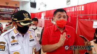 Bupati, Ketua DPRD dan Kepala Dinas Kesehatan Menghadiri Program Vaksinasi Massal di Kantor DPC PDIP Cilacap