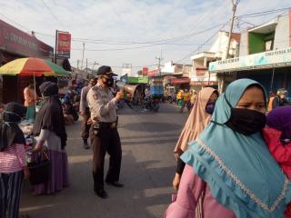 Petugas Gabungan Polsek Tukdana Menindak 10 Warga Pelanggar Tidak Menggunakan Masker