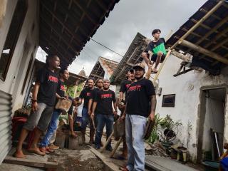 Viral ! ! Rumah Warga Tidak mampu Di Tamansari Bondowoso Mendadak Di Rehab Komunitas Mobrig37