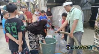 Dilanda Kekeringan PWCI Kirim 32 Ribu Liter Air untuk Warga Ciadeg