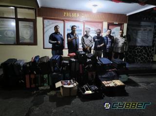 Dukun Pengganda Uang Ditangkap di Serang, Polisi Sita Puluhan Koper