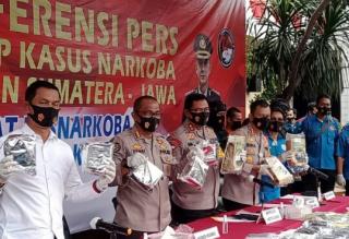 Polisi Mengungkap Jaringan Narkotika Lintas Sumatra - Jawa