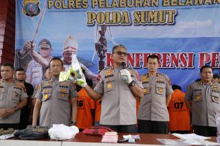 Kapolda Sumut Irjen Pol Martuani Sormin MSi Pimpin Press Rilis Ungkap Kasus Pemalsuan STNK , Pencurian Dan Narkoba